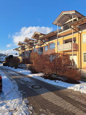 Hausansicht - Helle, großzügige Wohnung mit Bergblick - provisionsfrei