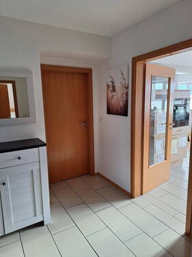 Diele - 4 Zimmer Etagenwohnung zum Kaufen in Traunstein