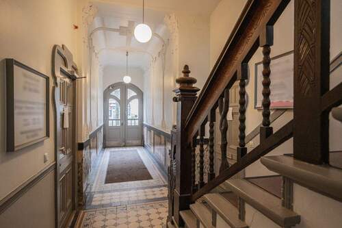 Treppenhaus Eingang - 3 Zimmer Etagenwohnung zum Kaufen in Berlin