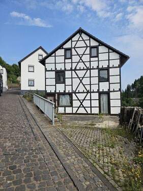 Bild 2 - 8 Zimmer Einfamilienhaus zum Kaufen in Hellenthal
