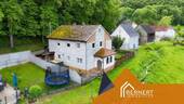 Außenansicht - Zwei Wohneinheiten, großes Potenzial & Platz für Ihre Zukunft - vielseitiges Haus mit Ausbaureserve
