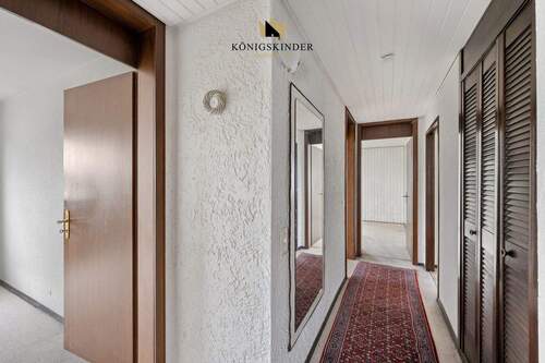 Durch den Flur in alle Räume - Etagenwohnung mit 128,50 m&sup2; in Ditzingen zum Kaufen