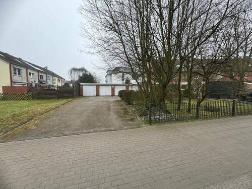 Zufahr zum Garagengrundstück - Mehrfamilienhaus, Wohnhaus in Lübeck / Sankt Lorenz Nord
