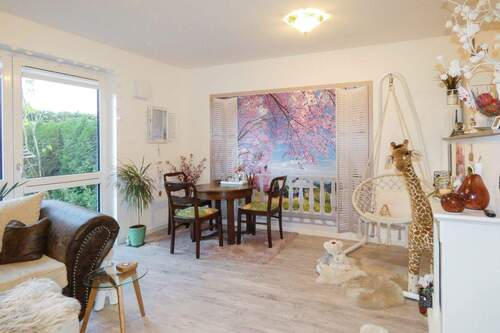 mit anschließendem Essbereich - 