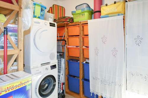 mit praktischem HWR und Lagerraum - 