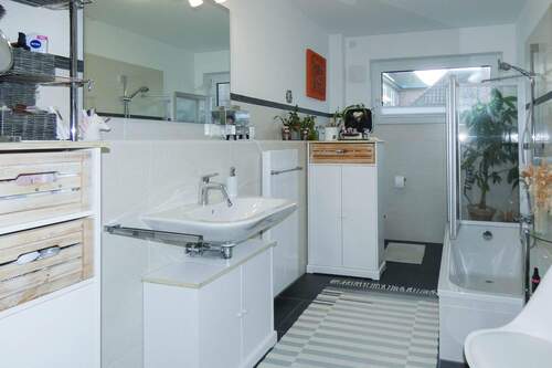 Bedezimmer mit Fenster - 