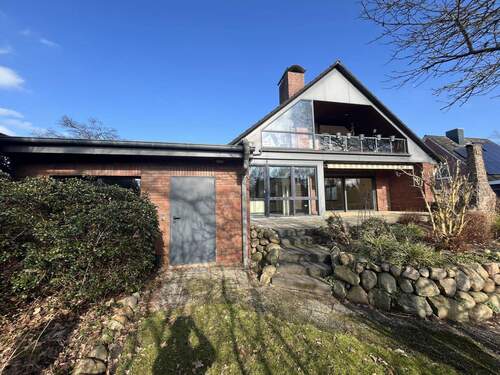 Hausansicht - Garten - 5 Zimmer Einfamilienhaus in Stade