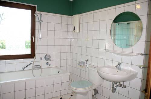 Bad mit Wanne - 