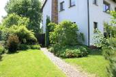 Zuwegung Eingang der Einliegerwohnung - 9 Zimmer Mehrfamilienhaus, Wohnhaus in Ruppichteroth