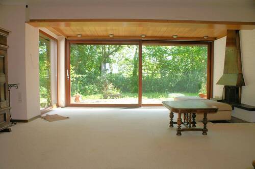 Wohnzimmer mit Ausgang auf Terrasse - 