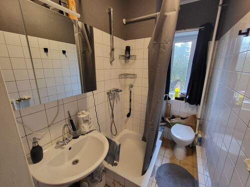 Duschbad/WC mit Fenster - 