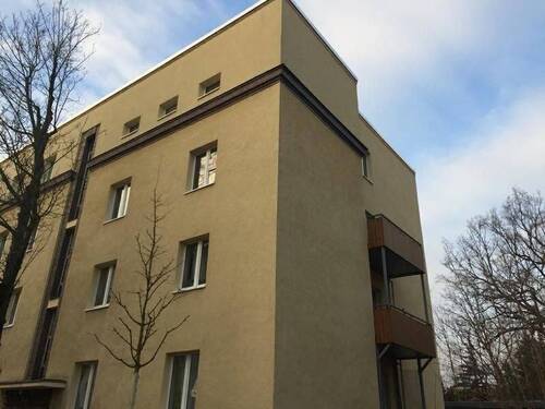Hausansicht - tolle 2 Raum-Whg. mit Balkon * Laminat* Tageslichtbad in Dölitz* ab sofort