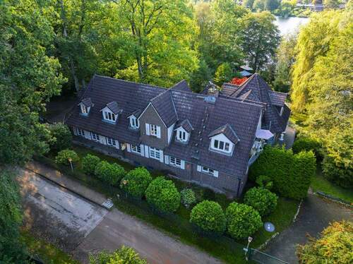 Repräsentatives Gebäude mit historischem Charme un - 