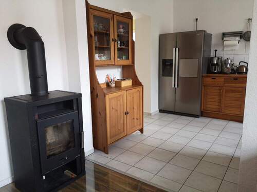 Blick vom Wohnzimmer in Küche - 