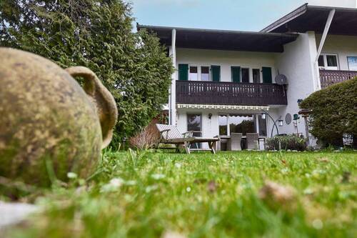 Garten mit nicht einsehbarer Sonnen-Terrasse - 4 Zimmer Reihenendhaus in Ortsteil Schorn