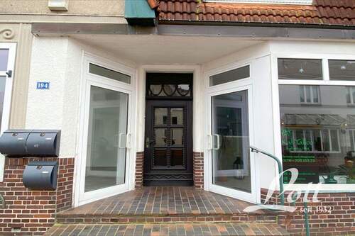 Eingänge - Mehrfamilienhaus, Wohnhaus mit 124,20 m&sup2; in Apen zum Kaufen