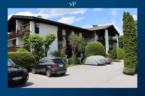 Hausansicht - Modernisierte Drei-Zimmer-Wohnung mit Bergblick
