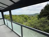 Überdachter Balkon begehbar von der Küche aus - 