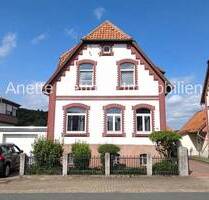 Zweifamilienhaus: Altbaucharme mit großem Anbau, Garage, Carport, Wallboxkabelanschlüssen... - Alfeld (Leine) / Gerzen