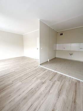 Wohnzimmer - offene Küche - Musterbild.jpg - 3 Zimmer Etagenwohnung zur Miete in Aue