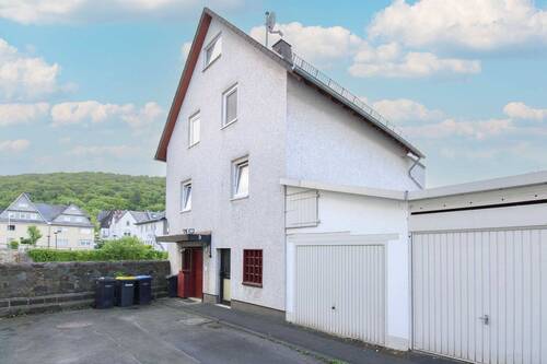 Hausansicht - Ihr neues Zuhause: Zentral in Herborn mit Charme und Gestaltungsspielraum in Herborn