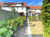 Garten mit Blick aufs Haus - 