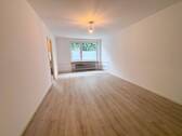 Wohnzimmer - BEZUGSFREI! Renovierte Wohnung in top Lage!