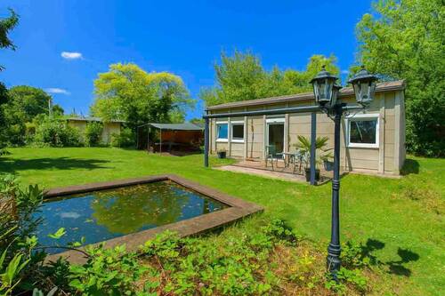 Außenansicht - Idyllisches Ferienhaus mit großem Grundstück und Teich - Wohnoase direkt an der Lippe