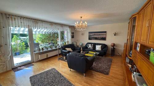 Wohnzimmer mit Terrasse - 4 Zimmer Einfamilienhaus in Amberg