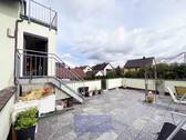 Terrasse Eingang - 8 Zimmer Etagenwohnung in Adelsdorf