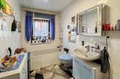 Badezimmer EG - 5 Zimmer Einfamilienhaus in Teutschenthal