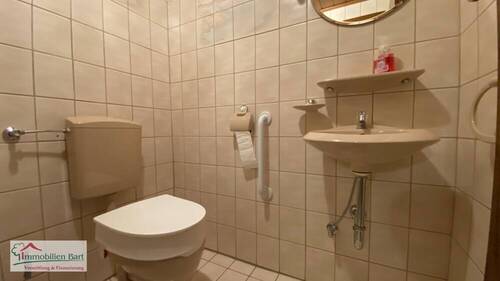 Gäste-WC - 6 Zimmer Einfamilienhaus zum Kaufen in Kirf