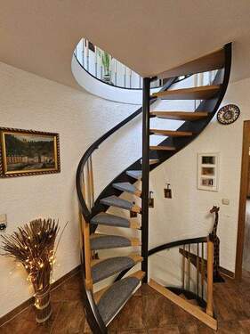 EG Treppe zum KG und OG - 
