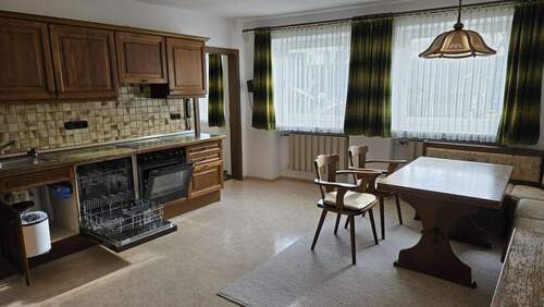 1. OG Küche mit Essbereich und Einbauküche Zimmer 2 - 