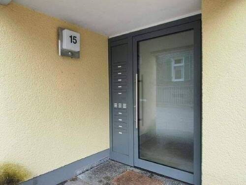 Hauseingang - 2 Zimmer Etagenwohnung zur Miete in Remscheid