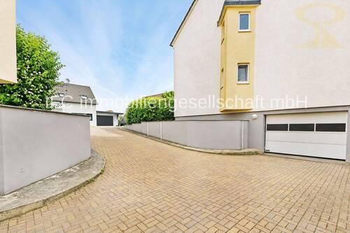 Zufahrt zur Tiefgarage - 