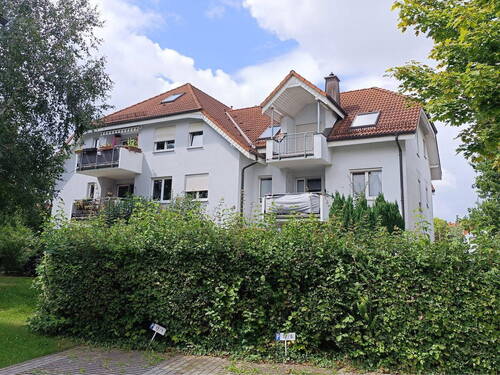 Hausansicht - Kesselsdorf - provisionsfrei: exklusive 2 Zimmer-Wohnung mit Balkon und Tiefgarage