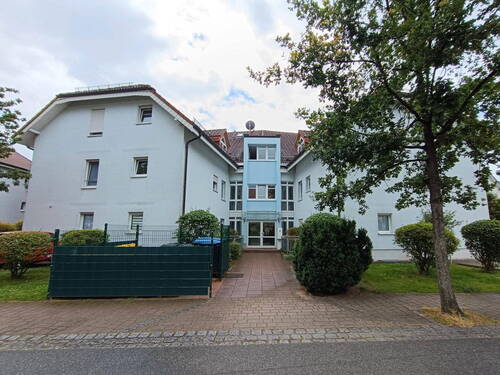 Hausansicht Front - 2 Zimmer Etagenwohnung in Kesselsdorf