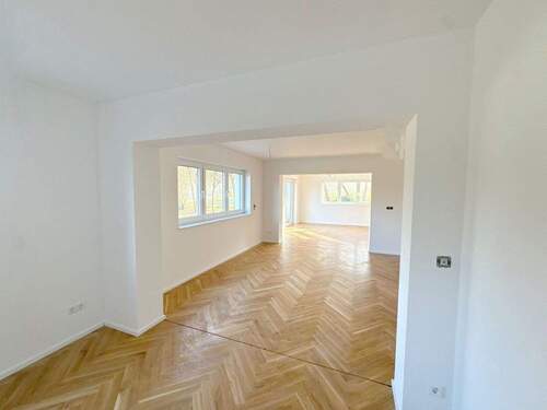 Wohn- und Essbereich mit Küche - 3 Zimmer Etagenwohnung zum Kaufen in Trier