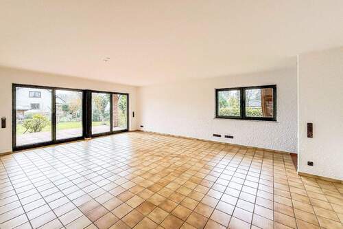 Wohn-/Essbereich - 7 Zimmer Einfamilienhaus zum Kaufen in Rösrath