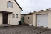 Hausansicht / Garage - *** Charmante Doppelhaushälfte mit großem Garten in Steinhagen *** Ortsteil Amshausen