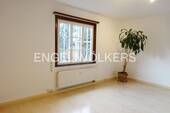 Wohnzimmer in Westausrichtung - 2 Zimmer Etagenwohnung in Tübingen