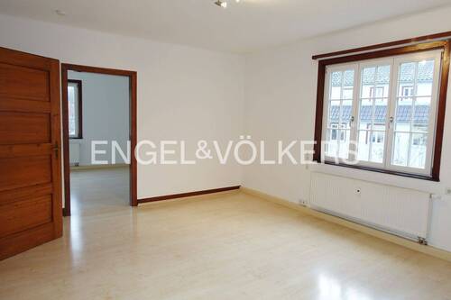 Wohnzimmer in Richtung zum zweiten Zimmer - 
