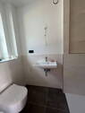 Gäste-WC im EG mit Dusche - 