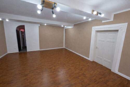 Blick Richtung Nebenraum - Büro zur Miete in Erlangen