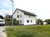 Außenansicht - Schicke noch junge Etagenwohnung mit Balkon und Blick ins Grüne !!