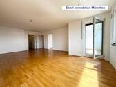 Wohnzimmer - 2 Zimmer Etagenwohnung in München