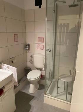Bad mit Dusche - 