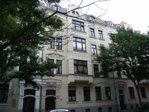 Außenansicht - 2-Raumwohnung mit moderner EBK zur Ablöse im Zwickauer Zentrum!