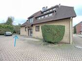 Ansicht mit Stellplatz - 3 Zimmer Etagenwohnung zum Kaufen in Bad Nenndorf